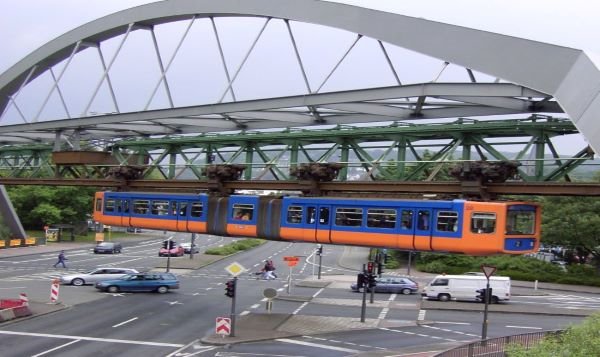 Kuzey Ren-Vestfalya eyaletinin kenti, dokumacılık merkezi: WUPPERTAL